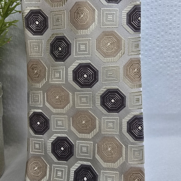 Stacy Adams Signature Gold Hexagonal Pattern Tie in Gray and Tan EUC - Picture 2 of 5